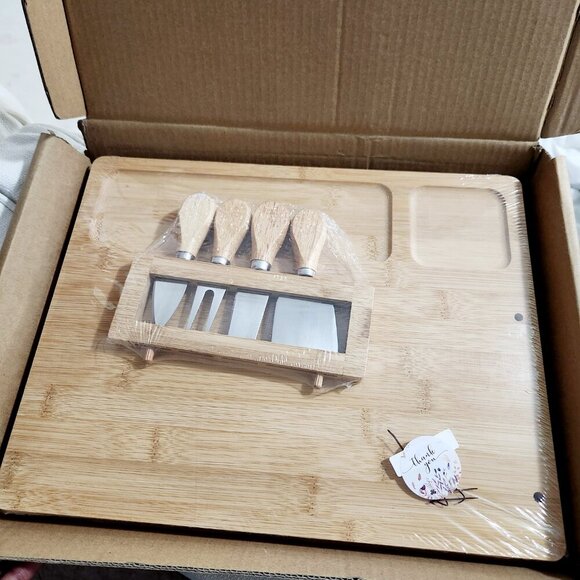 Cheese/charcuterie Board Set with 4 Stainless Steel Knives - Picture 1 of 6